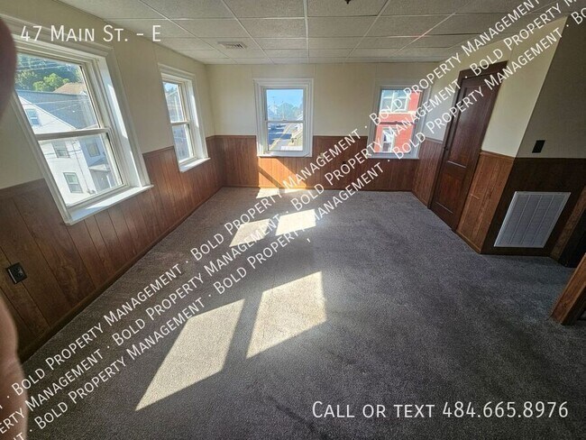 Building Photo - 47 Main St