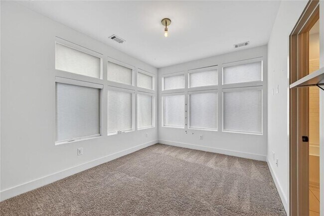 Building Photo - 1214 Chelsea Cir NW