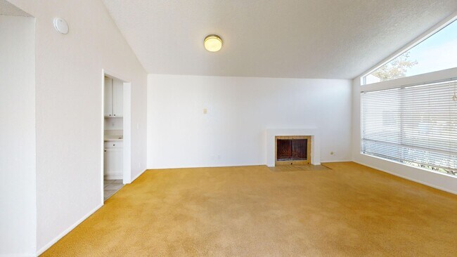 Building Photo - 83 Del Oro Ct