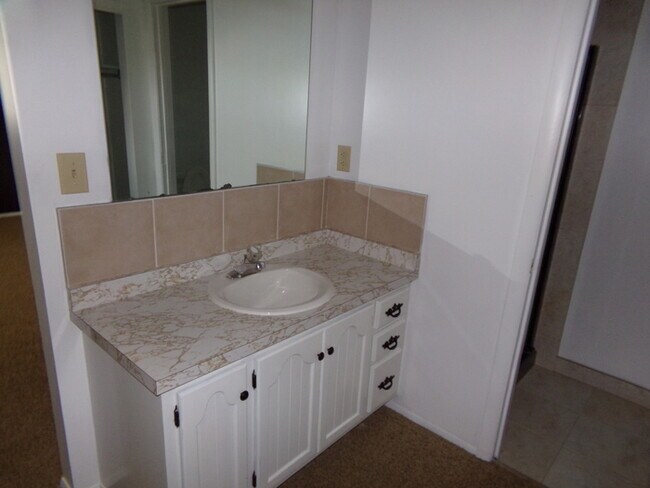 Building Photo - COMING SOON! 4 Bed 2.5 Bath Beavercreek Home!