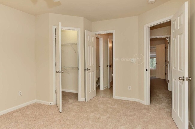 Building Photo - Luxurious 5 Bedroom 3.5 Bathroom for Rent ...