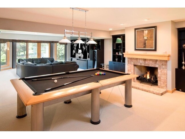 Building Photo - 1215 Oakview Rd