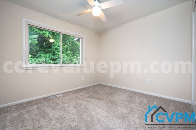Building Photo - 400 Colonial Ridge Ln