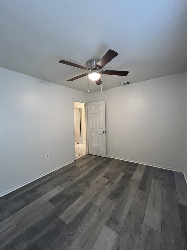 Building Photo - 9123 Alpine Trail St