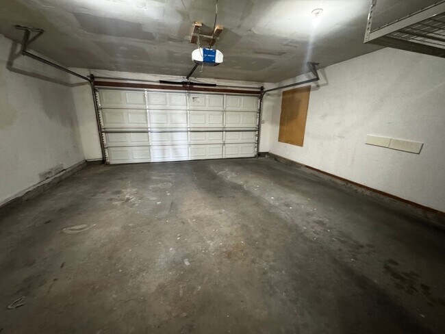 Building Photo - Beautiful 3 bedroom 2 bath