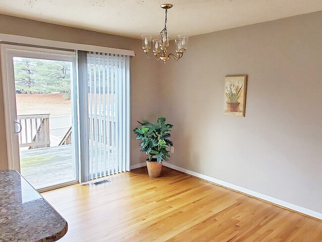 Building Photo - 688 W Paddle Wheel Ct