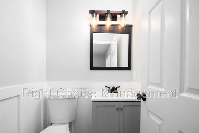 Building Photo - 2855 Viking Dr