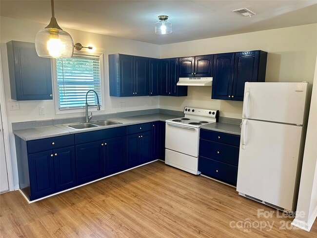 Building Photo - 5591 Wrenn Dr