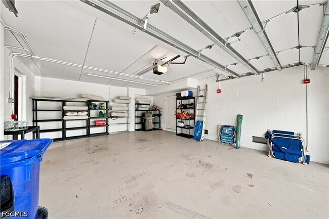 Building Photo - 692 10th Ave S