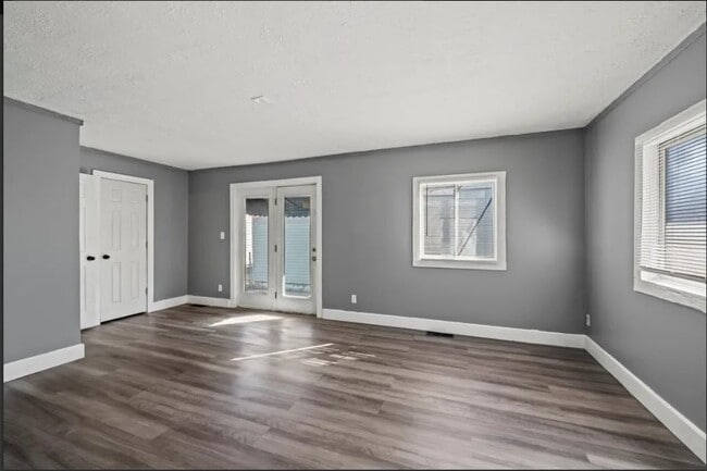 Building Photo - 409 N Temple Ave