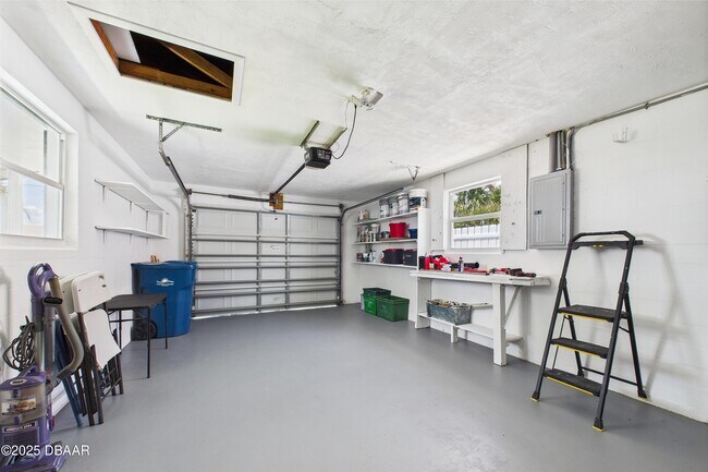 Building Photo - 4035 Oriole Ave