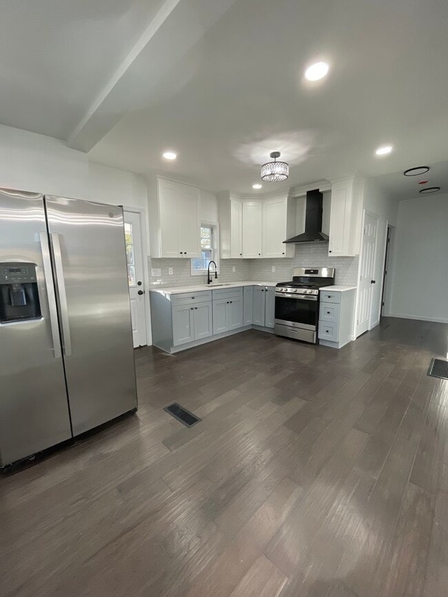 Building Photo - 409 State St