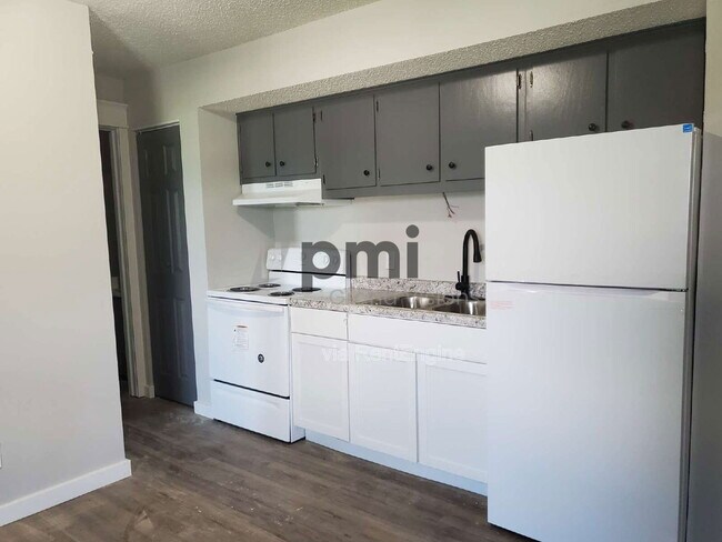 Building Photo - 465 E Main St