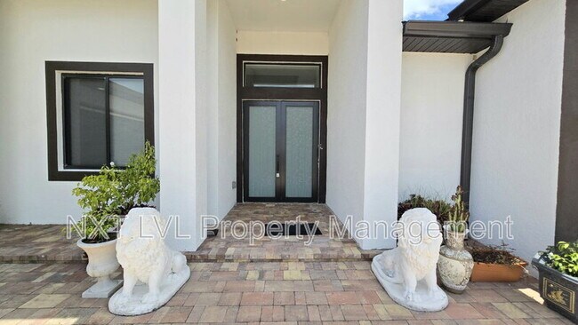 Building Photo - 220 NE 8th Pl