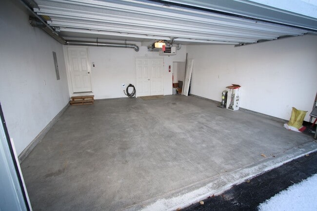 Building Photo - 3 Bedroom Condo in East Anchorage!