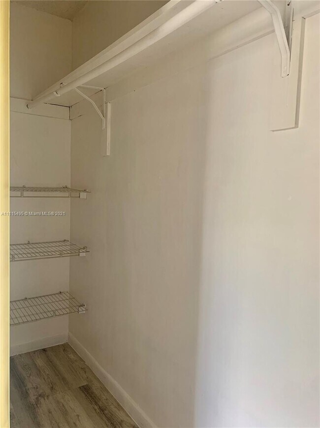 Building Photo - 1250 W 26th Pl