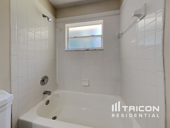 Building Photo - 367 Masson Ct