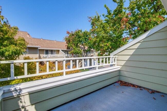 Building Photo - 2-Suite Townhome in Whisman Station Area | Easy Access to 101/237/85