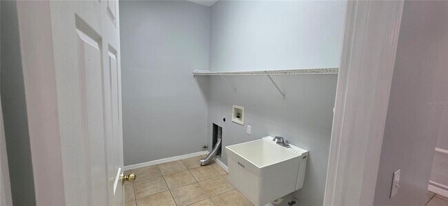 Building Photo - 1305 Lakehurst Way