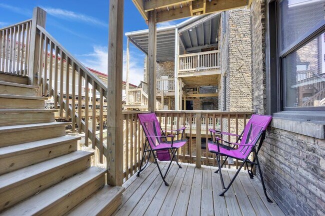 Building Photo - 2 bedroom in Chicago IL 60613