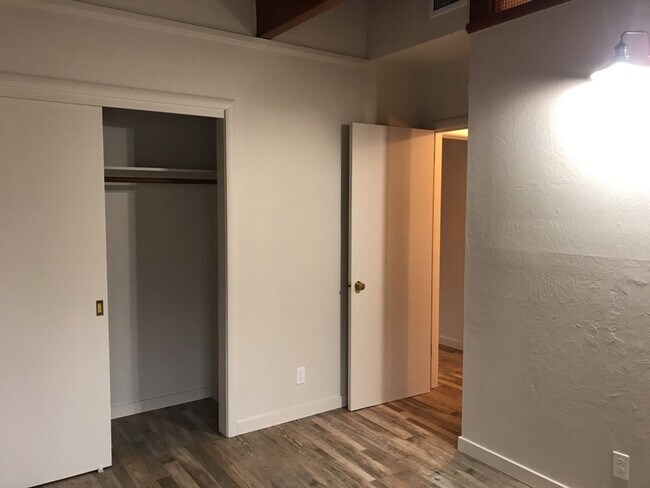 Building Photo - 515-517-517 K St