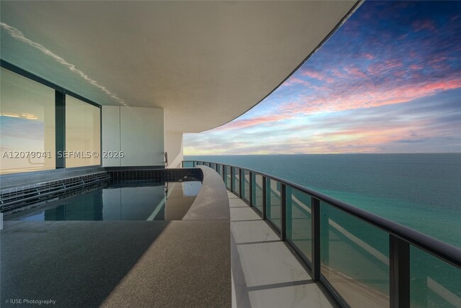 Building Photo - 18555 Collins Ave
