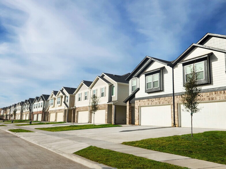 Building Photo - Hampton Villas