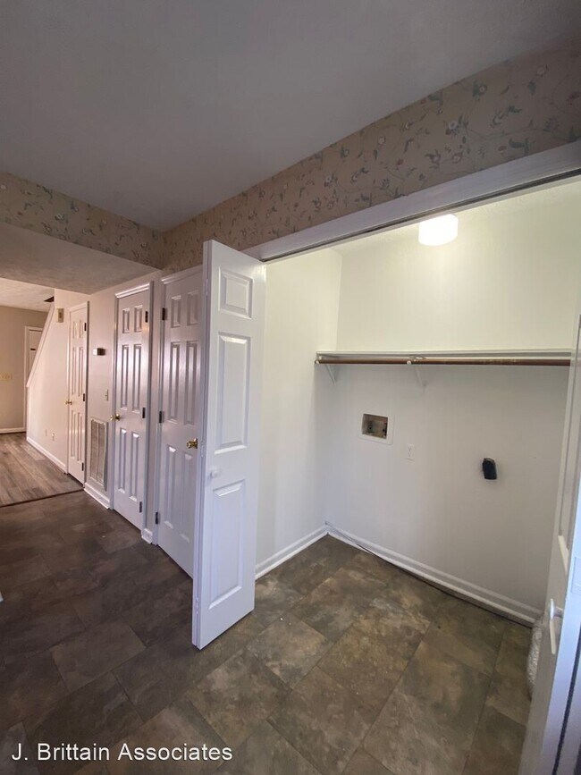 Building Photo - 2 br, 2.5 bath House - 5305 Whisperwood Court