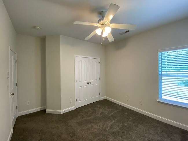 Building Photo - 115 N Field Dr