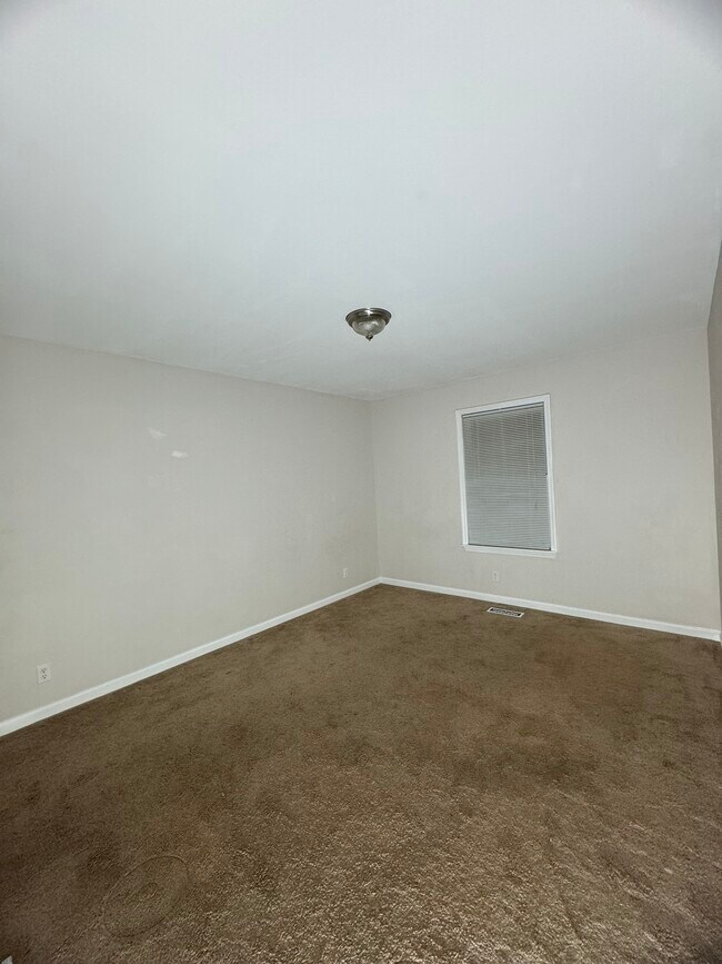 Building Photo - 311 Carver Ln