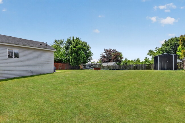 Building Photo - 241 S Highland Dr