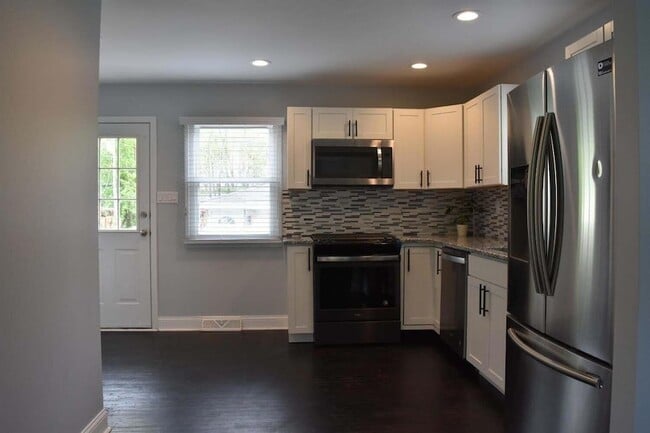 Building Photo - 351 Maple St