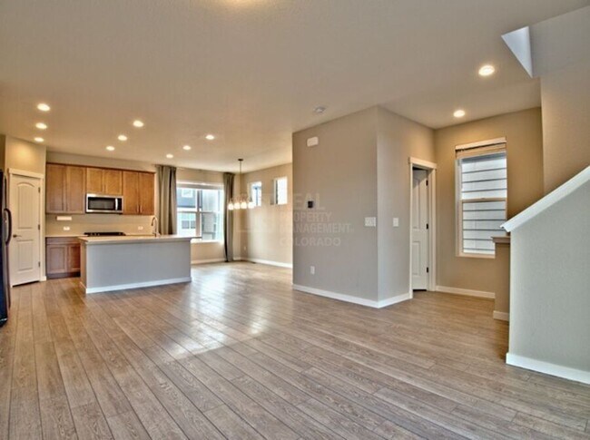 Building Photo - 1374 Sunshine Vly Wy