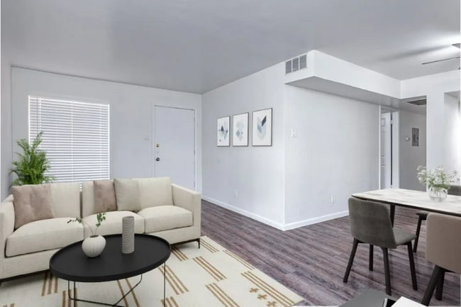 Building Photo - 501 Fuller St