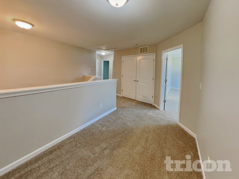 Building Photo - 6800 Lakinsville Ln