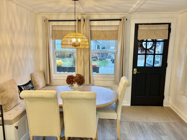 Building Photo - 11 Mohawk Trail