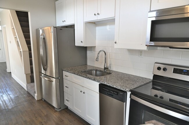 Building Photo - Eye-Catching 2 Bedroom in Heart of Midtown