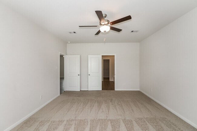 Building Photo - 428 Beechwood Hacienda Dr