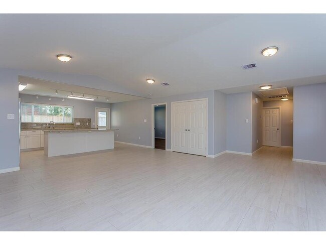 Building Photo - 7413 Albacore Dr
