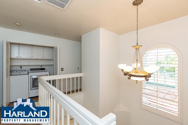 Building Photo - 3882 Creststone Pl