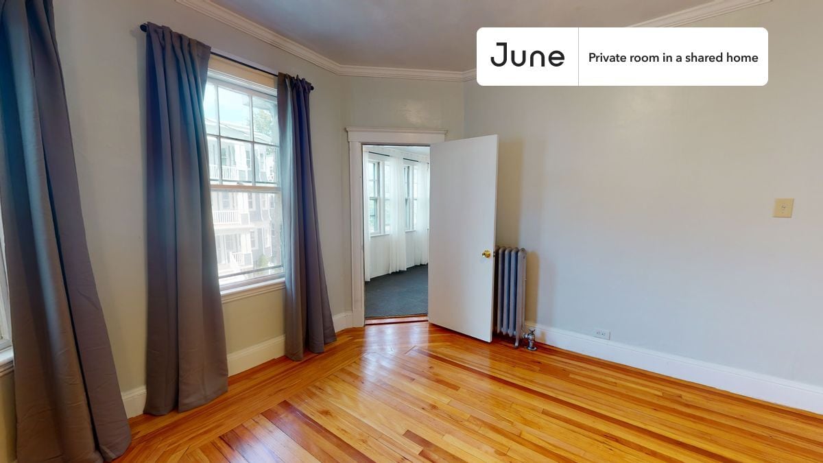 Building Photo - Room in Shared 4 bed/1 bath home