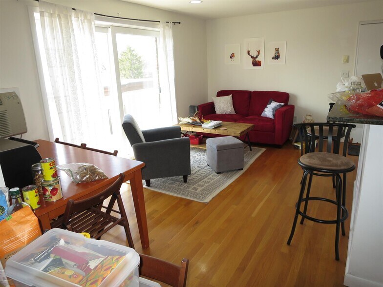 Building Photo - 72 Park St