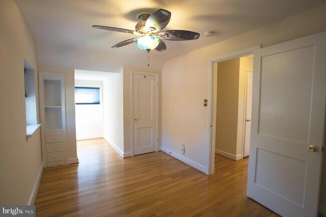 Building Photo - 5915 Ryland Dr