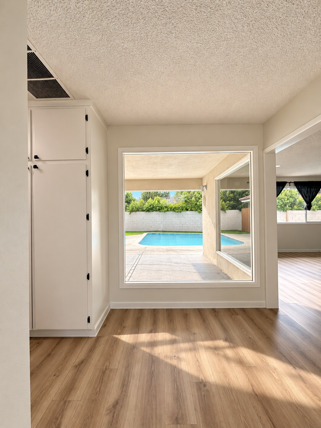 Building Photo - 2401 Rio Vista Dr