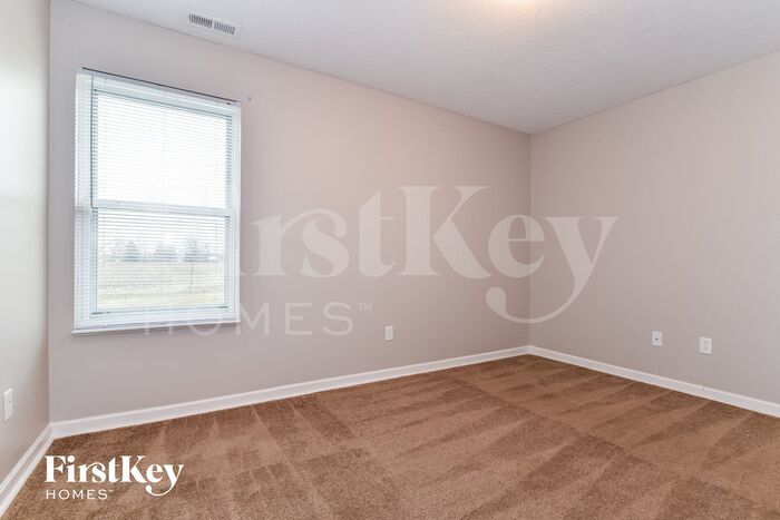 Building Photo - 673 Loon Ln