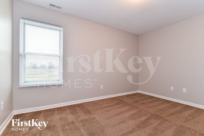Building Photo - 673 Loon Ln