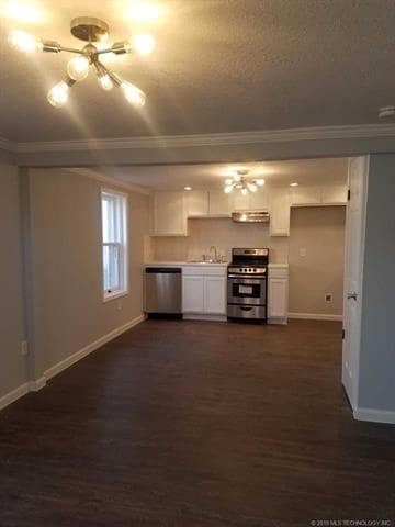 Building Photo - Stunning Remodeled 2 bed 1 bath duplex loc...