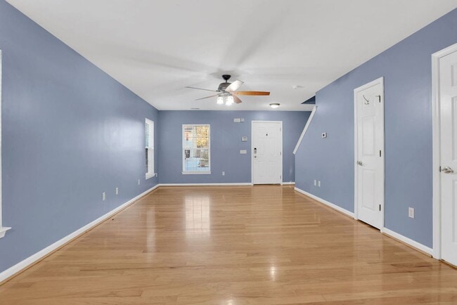 Building Photo - 3 bedroom 2 1/2 bath with loft