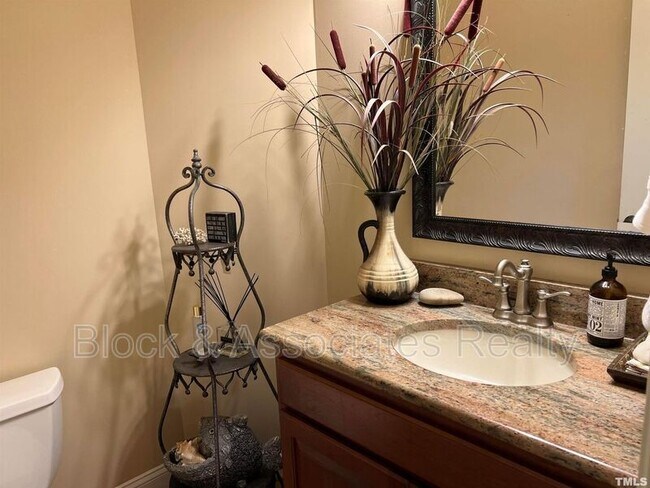 Building Photo - 10216 San Remo Pl