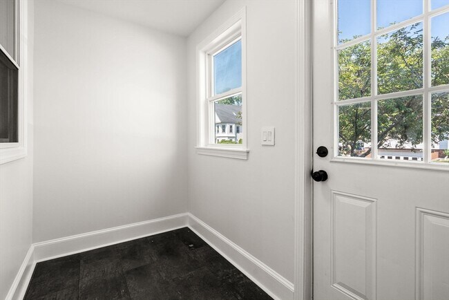 Building Photo - 45 Henshaw St
